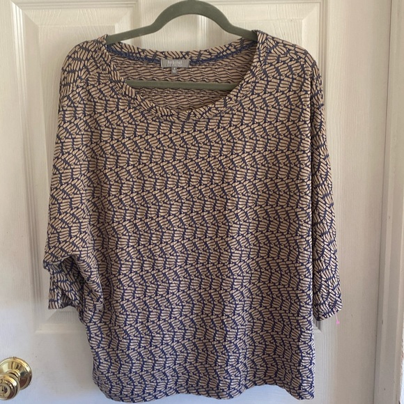 Habitat Tops - Habitat women’s size M blue and tan print slip on blouse top